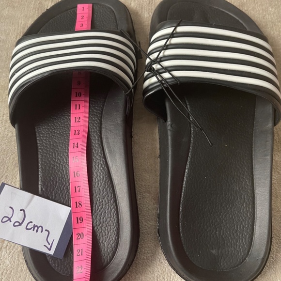 BNWT Boy’s Summer Sandals/Slides - Picture 4 of 4